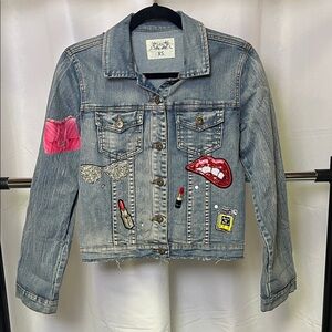 So Nikki girls denim jacket various fashion-themed patches &embellishments XS